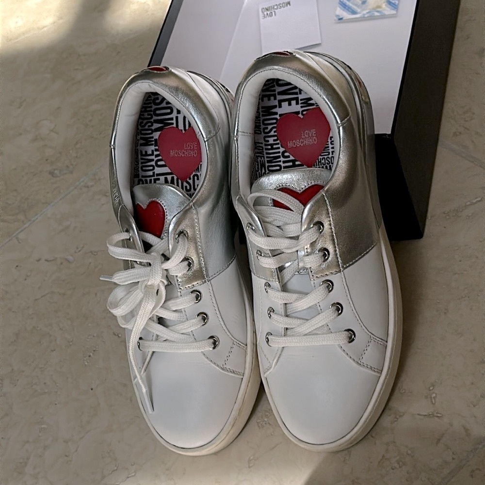 LOVE MOSCHiNO leather made in Italy size 39